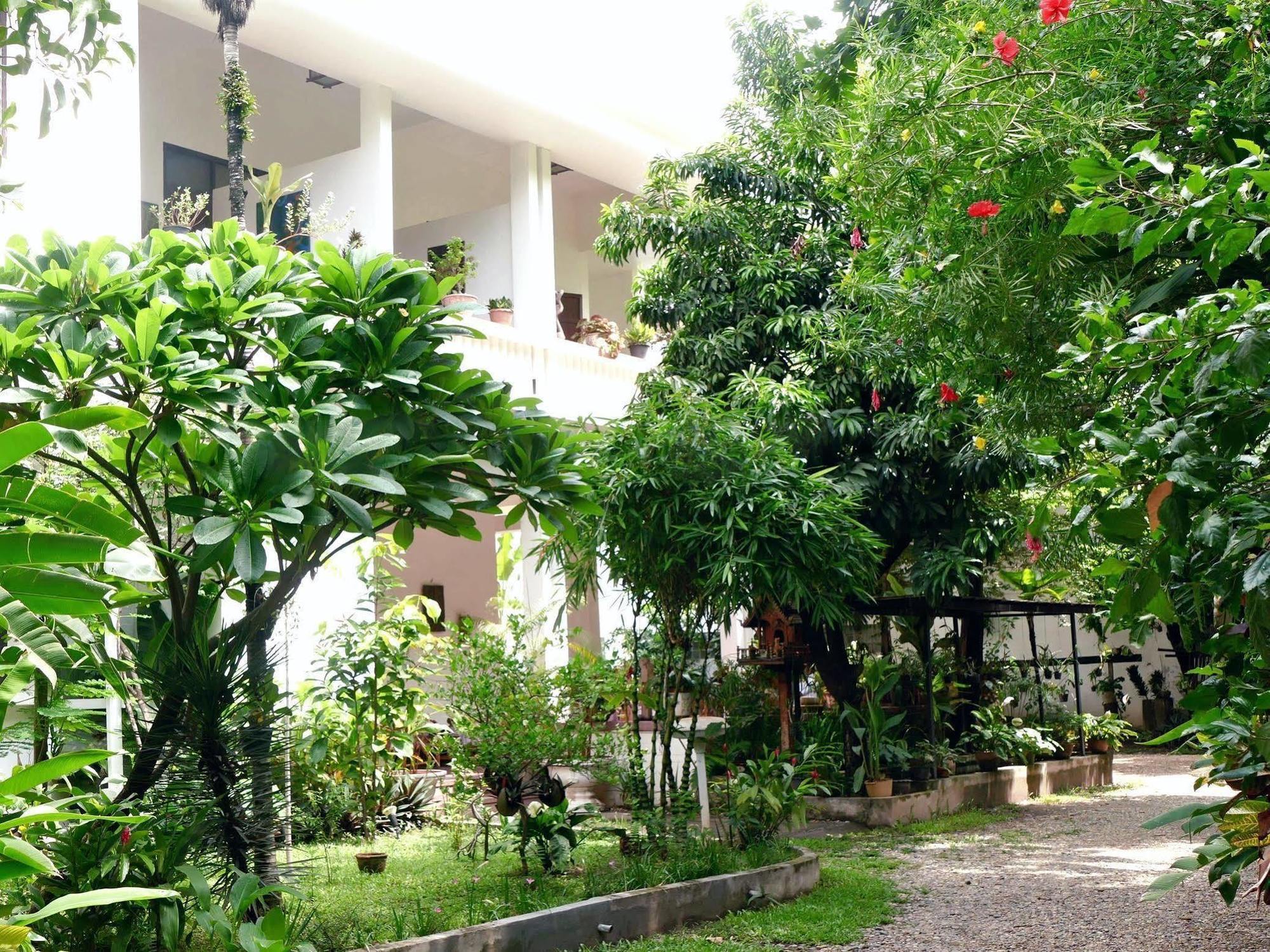 Lani'S House By The Ponds Hotell Vientiane Exteriör bild