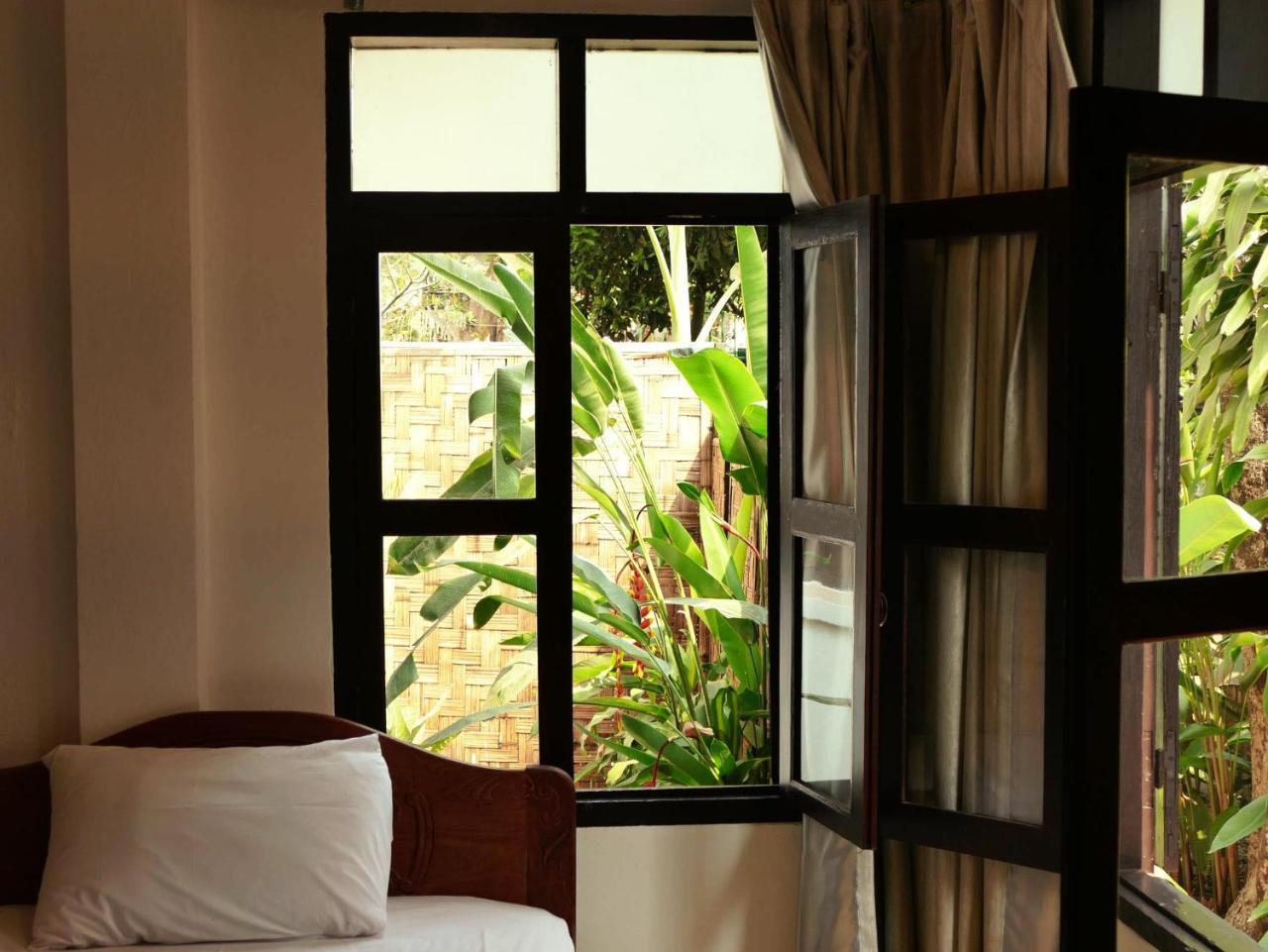 Lani'S House By The Ponds Hotell Vientiane Exteriör bild